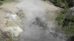 File:Fumarole Yellowstone.webm - Wikimedia Commons