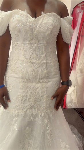 2.9K views · 39 reactions | This beautiful mermaid wedding dress is available at the Spintex branch in size 14/16. Price is 4500cedis 殺殺殺 | Peace bridal | Facebook