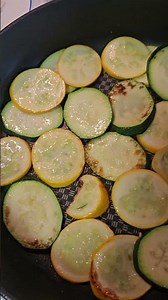 Pan fry squash Sautee in olive oil #healthylifestyle #veggies #youtubevideo