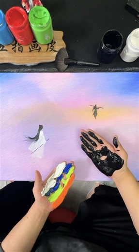 Five-Finger Painted Skin is a Chinese artist who creates dramatic scenes of warriors, dragons and mythic figures, then finishes them with his bare hands. Instead of relying only on brushes, he uses his fingers to blend, sharpen and add final highlights, giving the surface raw texture and intensity. The result feels powerful and direct, as if the energy of the subject transfers straight from hand to canvas. Artist: @huapi67 / 五指画皮 / LQ67218 on Douyin #art #painting #artist #process