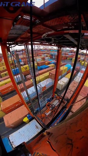 🏗 How Does a Hydraulic Straddle Carrier Work? | Efficient Container Handling