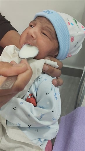 Spoon milk feeding 😊 #cutebaby #newborn #mybabycare #mom #parents #milkfeeding | Mom to Baby