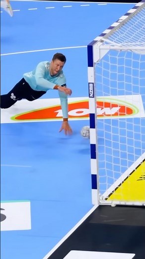 WHAT IS THIS SAVE?! 😳🤏 #handball #håndbold #ehfcl #clm #ehffinal4