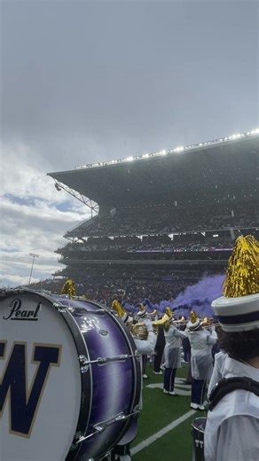 The runout at Husky Stadium is something special 🤩☔️Watch No. 23 Illinois at Washington Husky Football on Big Ten Network | Big Ten Network