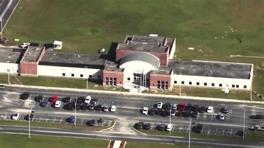 Illinois inmate shot and killed at federal prison in Sumter County