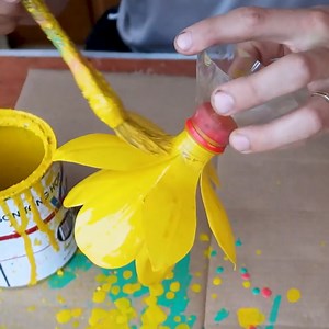 296K views · 8.1K reactions | Watch these two flower pots ideas from recycled plastic bottles | Balcony Garden Ideas | Facebook