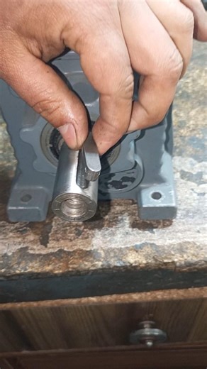 using screw driver to remove parallel key #key #shorts #ytshorts #perfectskills