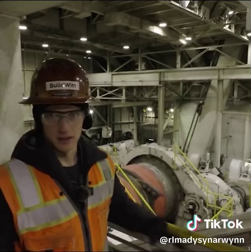 How DRAGLINES Work: A Look at GIANT Earthmoving Machines