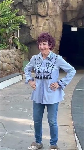 BTS footage of Ruby posing after being evicted from the jungle #dailystar #imaceleb