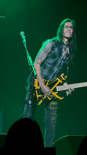 58K views · 1.8K reactions | Nuno Bettencourt - Flight of the Wounded Bumblebee #nunobettencourt #nunobettencourtofficial #extremeband #eddievanhalen #vanhalen #guitarshredding #guitartapping #guitarsolo #hardrock | Riff Engine | Facebook