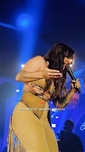 Entra naquela porta, a moça do sorriso mais lindo de toda a galáxia… ❤️🎵