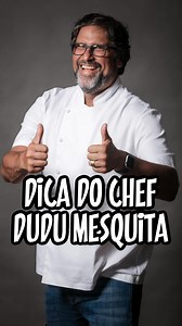 Você sabia que leite condensado não é tudo igual? Tem uns que até dizem que são, mas não são! Eu trouxe nessa dica, 03 tipos de leite condensado diferentes, integral, semi desnatado e desnatado para você entender algumas diferenças e como ajustar para equiparar a gordura para algumas receitas. Da um play para saber mais e me conta, qual deles você costuma usar? #chefdudumesquita #dudumesquita #leitecondensado #dicasdecozinha #culinaria | Chef Dudu Mesquita