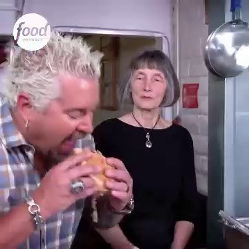 515K views · 12K reactions | Guy Fieri tries this SUPER crispy fried chicken & a spicy carnitas torta 索 #DinersDriveInsAndDives | Food Network UK | Facebook