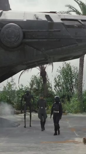 Alan Tudyk On His RIDICULOUS Costume For K-2SO | Grace3