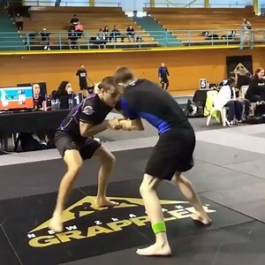 🌟🌟🌟🌟👍 Posted @withrepost • @grappleroyale . Great take down from @blindgrappler This guy is an inspiration 🙏🏿 Anyone know the name? . Credits @blindgrappler . @grappleroyale . Check out @osirishunterbjj . | California USA Wrestling Inc