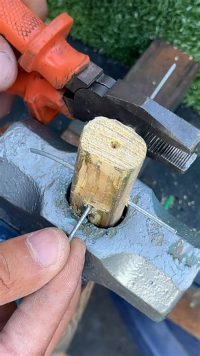 The final method to keep a sledgehammer locked to its handle Set it once and forget it #WorkshopHack #ToolSafety #SledgehammerFix | Creative Tips
