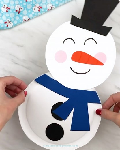 This snowman craft is easy & fun! Find the printable pattern 👇 | Simple Everyday Mom