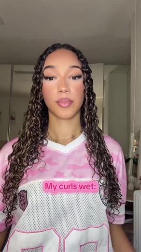 My hair wet vs my hair dry🫶🏽 #curls #curlyhair #curlyhairrountine