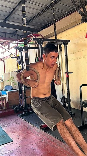 Ring negative muscle ups.😖