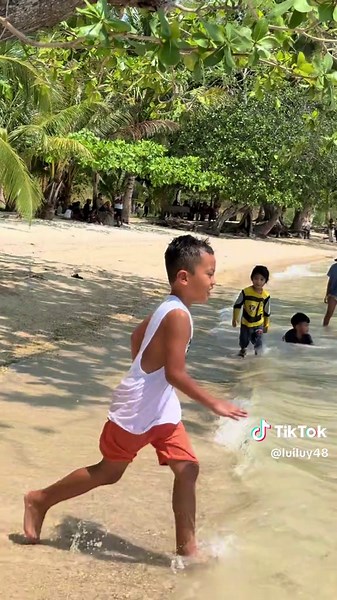 Summer Beach Vibes in Coron, Palawan