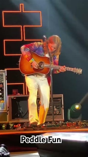 Billy Strings - Playing With the Pedals