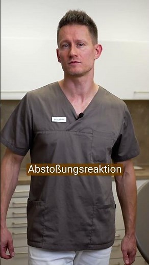 Implantat geplant? Risiken wie Wundheilungsstörungen oder Abstoßungsreaktionen sind sehr selten. 🦷⚠️