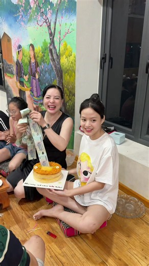 Nguyễn Uyên Trang là ai và làm nghề gì kiếm nhiều tiền?