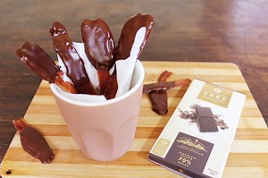 155 reactions · 35 shares | Vai aí um bacon com chocolate? Parece estranho, mas em alguns países essa combinação faz sucesso! Nós provamos e adoramos! Dê sua opinião, bacon com Choc  ou ? | C H O C - Chocolates Finos | Facebook