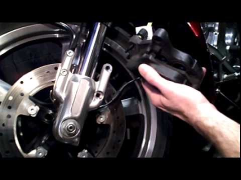 Harley V-rod Front Brake Pads.avi