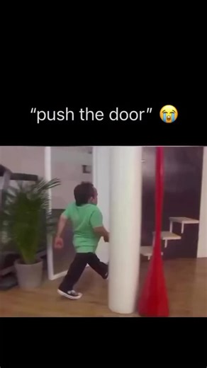 daily content on Instagram: "Imagine sitting down for a routine job interview, only to look out the window and see the world coming to an end! 😱 This legendary LG prank is the definition of "too realistic for comfort." By replacing a standard office window with a high-definition screen, they turned a professional meeting into a heart-pounding scene straight out of a disaster movie. The pure, raw emotion on display—from the shock to the frantic scramble for safety—reminds us just how powerful te