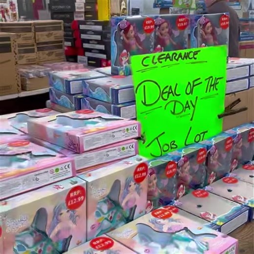 👋🏻Hello Swanley - Visit us today at Swanley Wednesday Market!👋🏻 The stall is bursting with all new bargains today down at Swanley market! With less than 3 weeks to Christmas we’ve got the bargains for you today! Find us outside Swanley Asda for big bags for little money! | The Mega Toy Auction