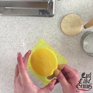 💖💛 Candy Embossed Cookies 💖💛 So you love all the new cookie embossers, but you're not a fan of Fondant. Well, hang onto your cookie cutters...we've just discovered the perfect fix! Learn more here - https://bit.ly/3Kz20NC 💛💖💛 #evilcakegenius #cookies #cookieembosser #cookiedecorating #cookietools #decoratingproducts #starbursts | Evil Cake Genius