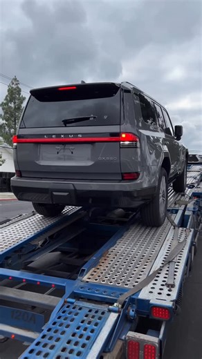 Lexus of Concord on Instagram: "😍✨ Incognito #Lexus GX 550 Luxury+ SUV 4WD 3.4L V6 twin-turbo with 479 lb-ft of torque & 349 horsepower. New Delivery! 🚚 2025 #LexusGX specs: ▪️ 22 inch alloy wheels ▪️ @marklevinson audio ▪️ Cool Box ▪️ Power running boards ▪️ Panoramic View Monitor ▪️ Dynamic Sky Panorama Glass Roof ▪️ Front Massaging seats ▪️ Triple Beam LED headlights ⬇️ Shop online here: https://www.lexusofconcord.com/new-vehicles/ Lexus of Concord 2001 Market Street Concord CA 94520 * Pre-