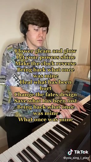 #tangled #disney #disneyworld #princess #you_sing_i_play #foryoupage #fyp #foryou #rapunzel #piano #duett #duetthis #duetwithme #duets #theatre #foru