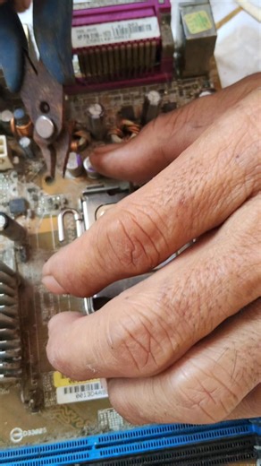 214K views · 2.1K reactions | แกะแผงบอดคอมCPU #แผงบอดคอม #คลิปสร้างรายได้จากเนื้อหา | Suvit Thabla | Facebook