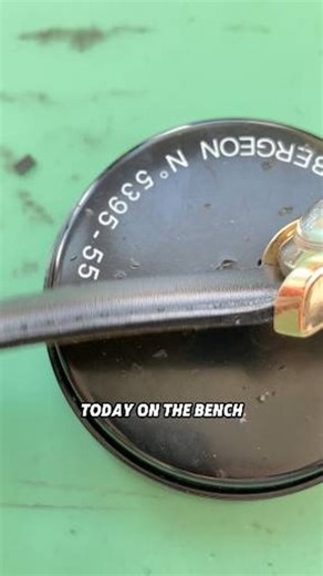 Vintage Watches on Instagram: "The Jaeger-LeCoultre Powermatic of the early 1950s was a groundbreaking timepiece. It featured the innovative Caliber 481 bumper automatic movement with a power reserve indicator at 12 o'clock, a novelty for its time. Additionally, it utilized a proprietary shock protection system that predated the widespread adoption of Incabloc."