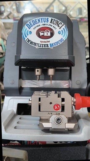 Terima duplikat kunci remote mobil Innova Reborn. Terima program remote dan chip immobilizer, keyless, smartkey mobil dan motor. ✅ Remote hilang semua ✅ Duplikat atau cloning ✅Baca pin atau barcode ✅Hapus data lama/reset ✅ Service Remote Mobil dan Motor WA: 0811256882/083823259000