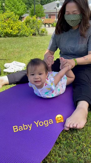 Babies can do yoga too!! #BabyYoga #MommyAndMeYoga #FYP #MindfulYogaWithLiz