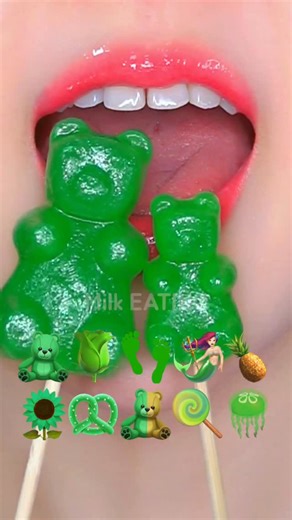 밀크 Milk EATING on Instagram: "초록색 이모지 먹방 💚 Green Emoji Food ASMR #입술먹방 #ASMR #eating #먹방asmr #먹방asmr #MUKBANG"