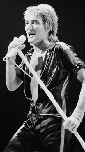 Rod Stewart—one of rock’s most recognizable voices, blending rock, pop and soul.