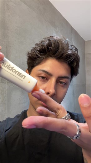 Instant blur, zero filter. Shine under control, pores looking way less visible in seconds✨🧡 Shop now at indeedlabs.com