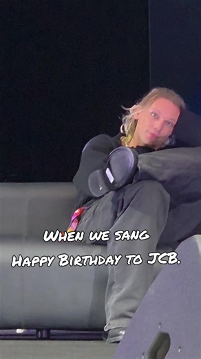 I totally forgot that we sang Happy Birthday to the lovely Jamie at MCM. It was a very sweet/awkward moment. 😆 @MCM Comic Con @Stranger Things #jamiecampbellbower #strangerthings5 #vecna #foryoupage❤️❤️ #Fyp