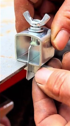 Iron plate welding auxiliary fixing clip