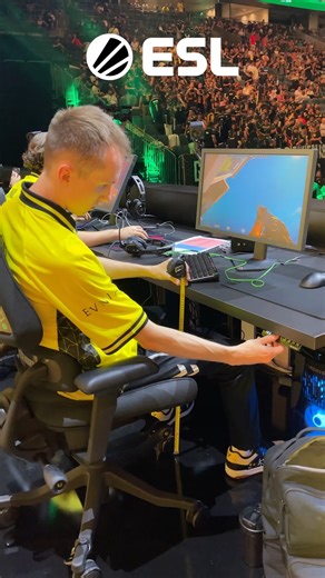 he even got the tape measure out 📏 #IEM | Intel Extreme Masters