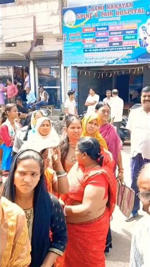 गैस लाने गये तो इतना लोग पहले से..........#gas #public #views