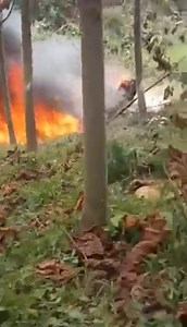 #URGENTE | Una avioneta Cessna 182, de matrícula HC-CJL, de Aero Kashurco, cayó cerca del cementerio de Shell, en #Pastaza, en la entrada a Madre Tierra. El piloto está identificado como Sebastián P,. iban dos médicos, que retornaban a Shell Mera. Vía: Christian Sánchez / Confeniae. | CrónicaCuenca