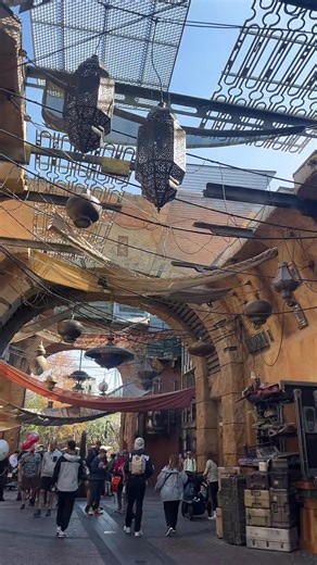 I’ve transported into a new world.. welcome to the Star Wars world! This is epic guys. #disneyworld #starwars #starwarsfyp