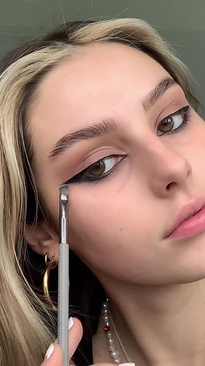 Smokey Black liner tutorial 🖤 #fyp #makeup #eyeliner