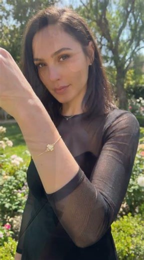 Gal Gadot Shines: 14K Gold Four-Leaf Clover