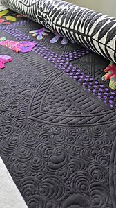 I did it! I just finished quilting this incredible Flower Garden quilt for my client, and I’m absolutely in love with how it turned out! 🌸✨ I don’t usually track my hours—mostly because I never want quilting to feel too much like a job. Even though it is my job, I never want to lose the joy that quilting brings me. That said, I can tell you this: while quilting this beauty, I listened to one full audiobook (7 hours!), six one-hour podcasts, a bit of music, and even enjoyed some peaceful quiet t